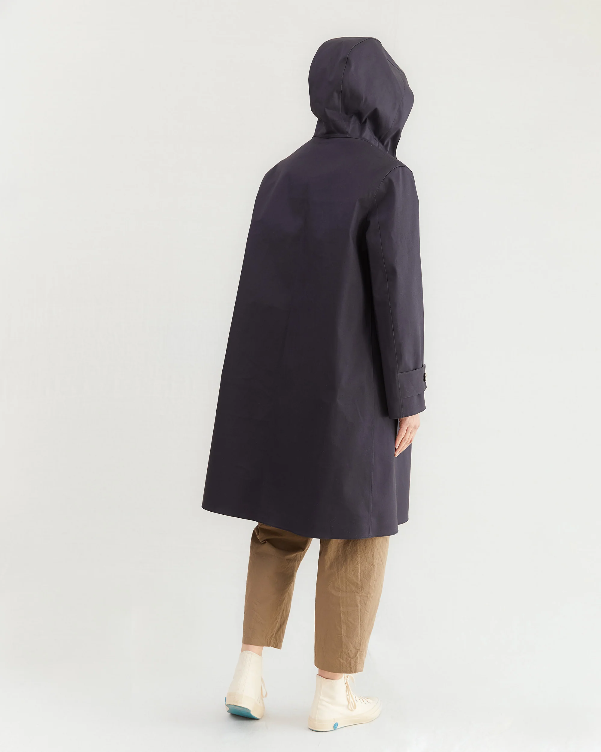 Mackintosh Women's Watten Bonded Cotton Hooded Raincoat in Navy - Image 4